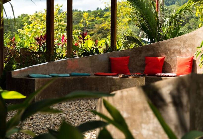 Beso Hilltop Retreat   Hostel