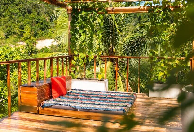 Beso Hilltop Retreat   Hostel