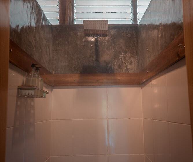 Beso Hilltop Retreat   Hostel