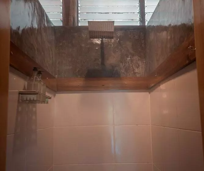 Beso Hilltop Retreat   Hostel