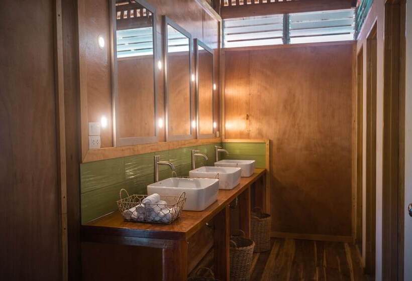 Beso Hilltop Retreat   Hostel