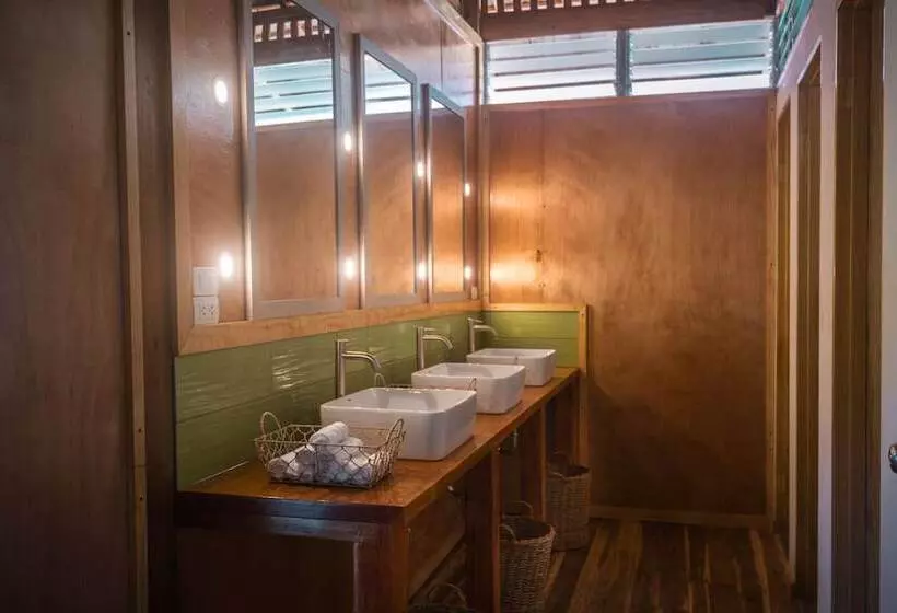 Beso Hilltop Retreat   Hostel