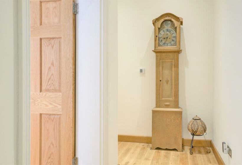 فندق Luxury Apartments   Rodney Road