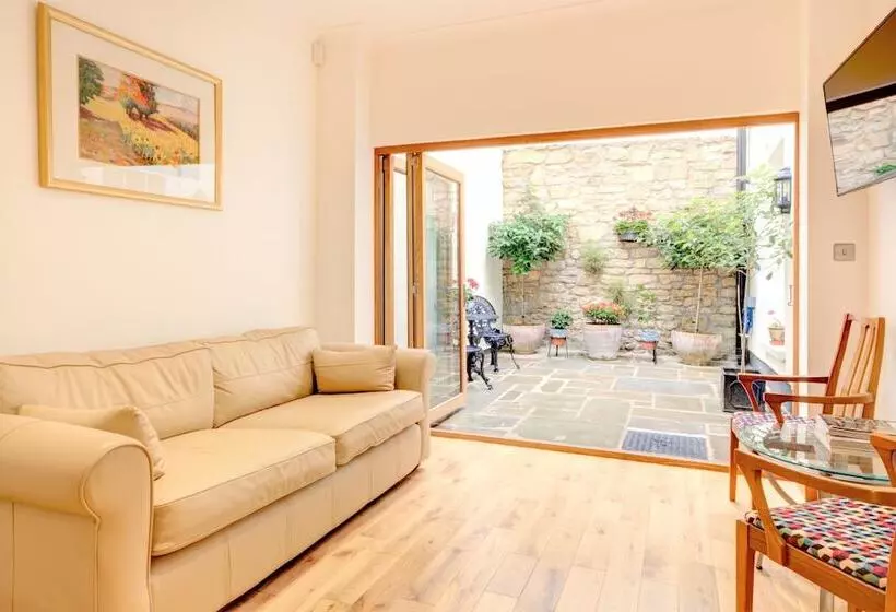 Hotelli Luxury Apartments   Rodney Road