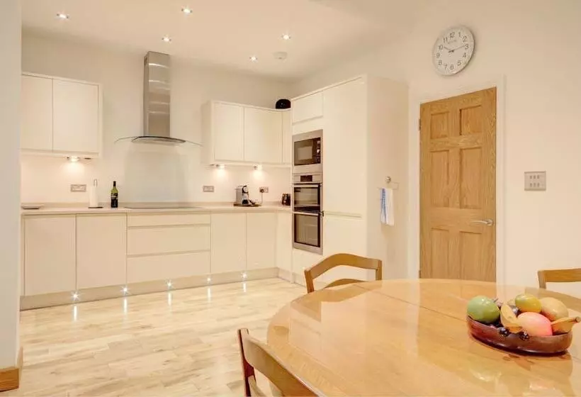 Hotelli Luxury Apartments   Rodney Road