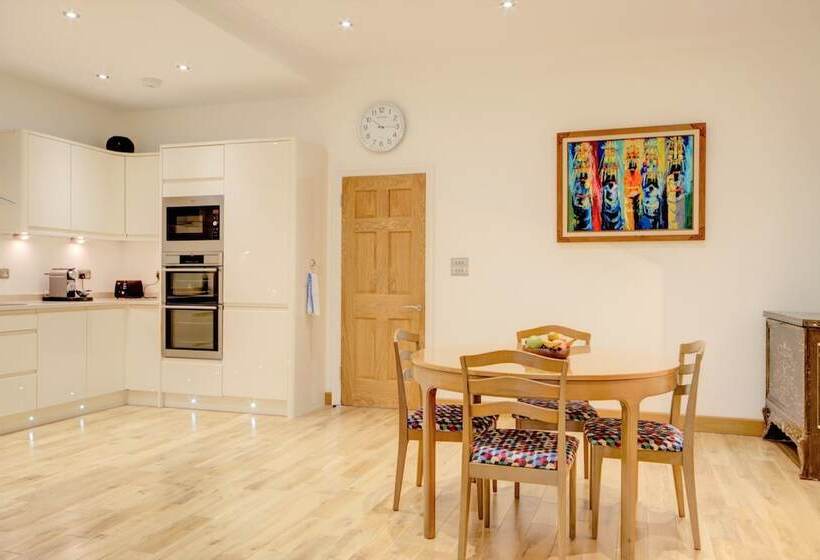 فندق Luxury Apartments   Rodney Road