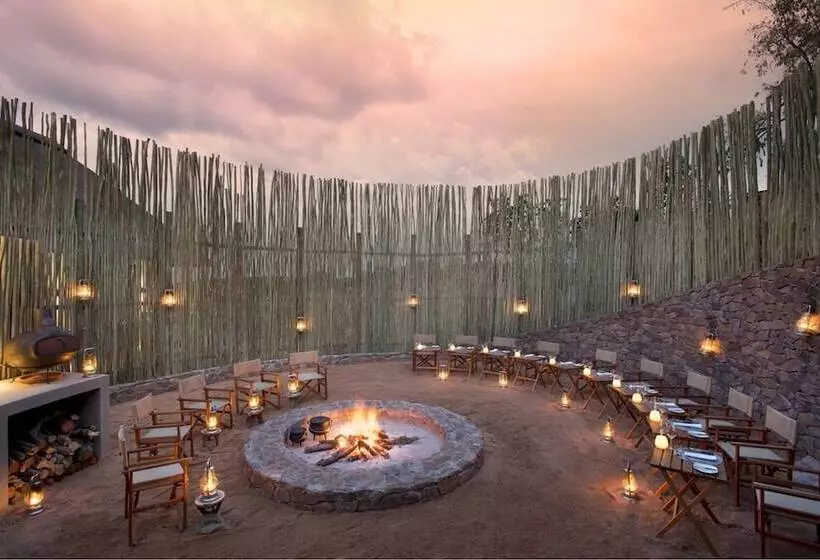 Hotelli Mhondoro Safari Lodge & Villa