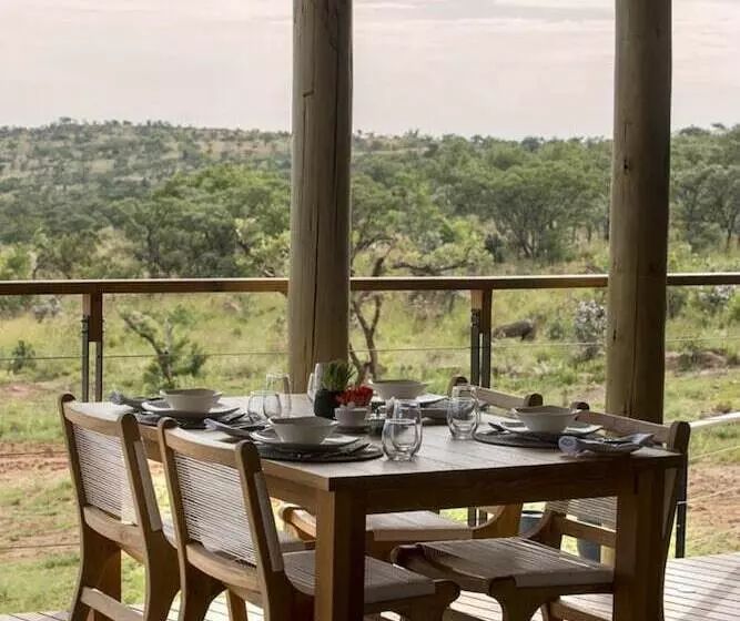 Hotelli Mhondoro Safari Lodge & Villa