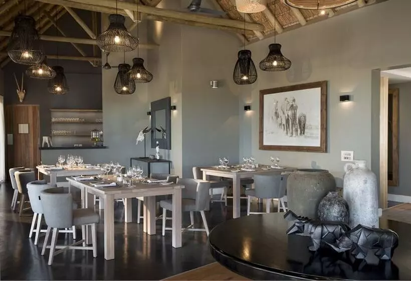 Hotelli Mhondoro Safari Lodge & Villa