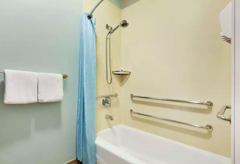 בית מלון כפרי Best Western Plus Peppertree Inn At Omak