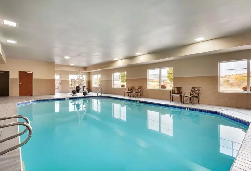 בית מלון כפרי Best Western Plus Peppertree Inn At Omak