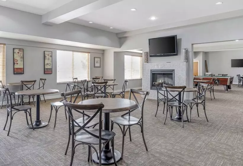 בית מלון כפרי Best Western Plus Peppertree Inn At Omak