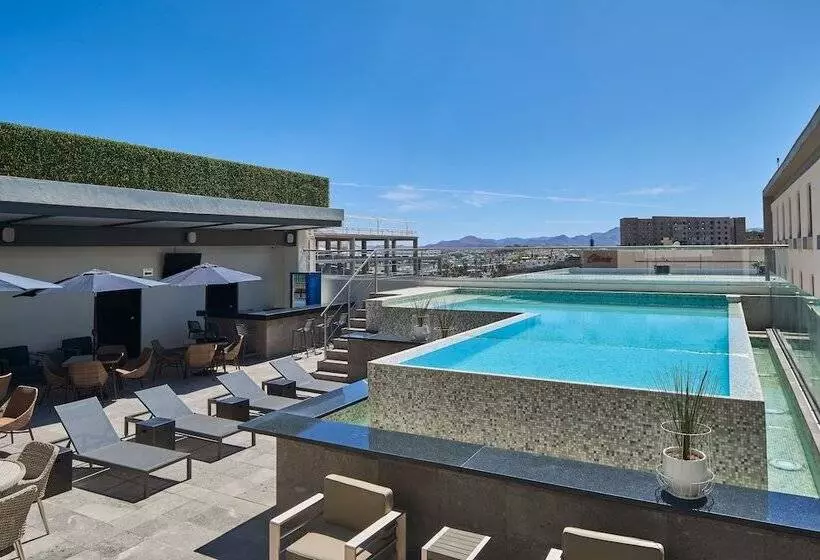 هتل Four Points By Sheraton Distrito Uno Chihuahua