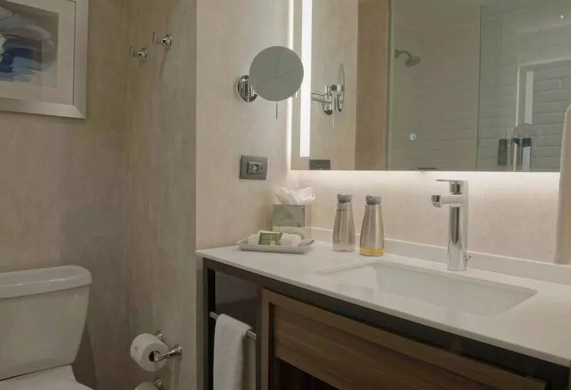 هتل Four Points By Sheraton Distrito Uno Chihuahua