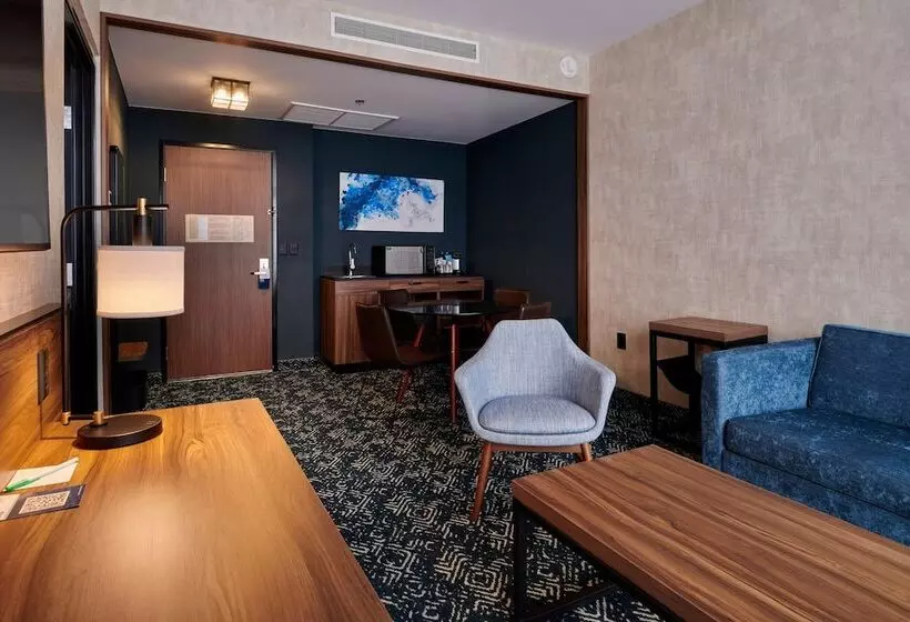 هتل Four Points By Sheraton Distrito Uno Chihuahua