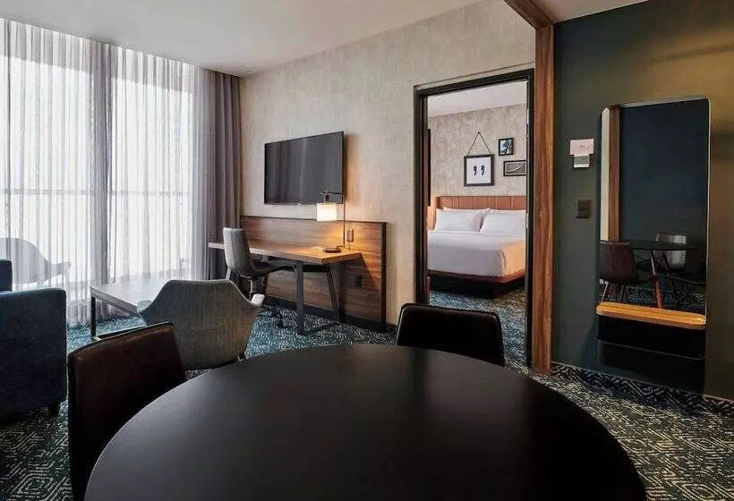 هتل Four Points By Sheraton Distrito Uno Chihuahua
