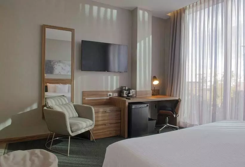 هتل Four Points By Sheraton Distrito Uno Chihuahua