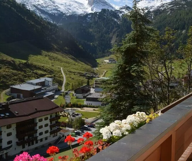 Отель Frühstückspension Christina