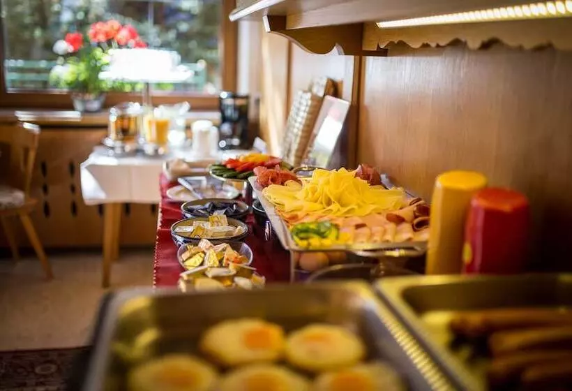 Отель Frühstückspension Christina