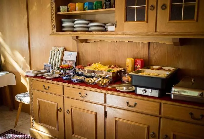 Отель Frühstückspension Christina