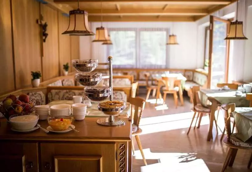 Отель Frühstückspension Christina