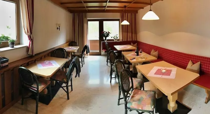 Отель Frühstückspension Christina