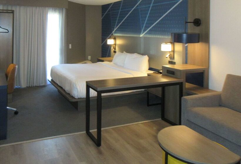 Отель Comfort Inn & Suites Irvine Spectrum