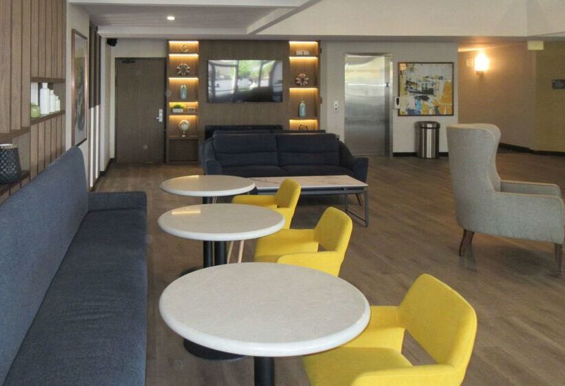 Отель Comfort Inn & Suites Irvine Spectrum