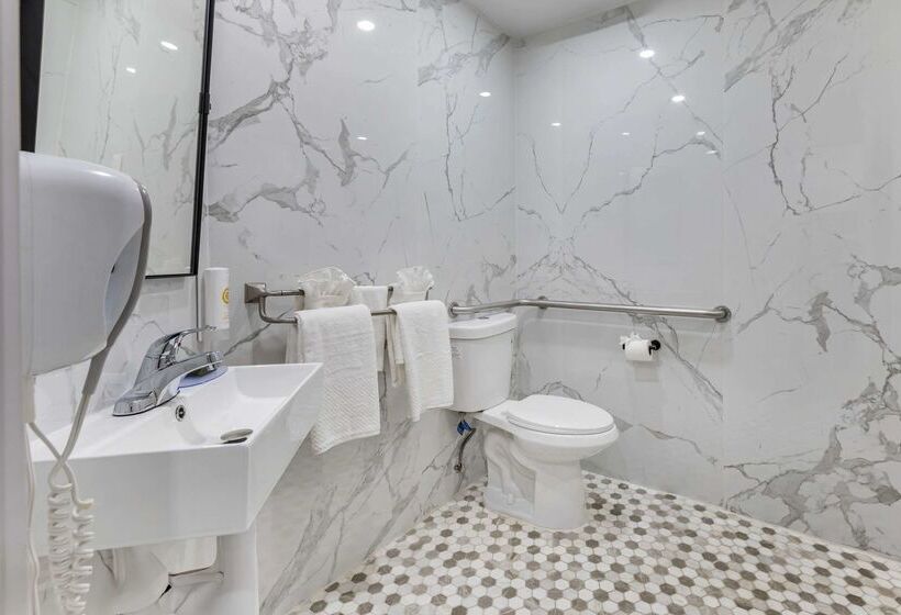 Отель Comfort Inn & Suites Irvine Spectrum