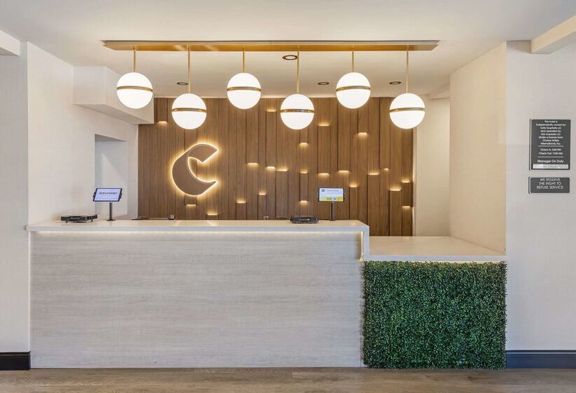 Отель Comfort Inn & Suites Irvine Spectrum