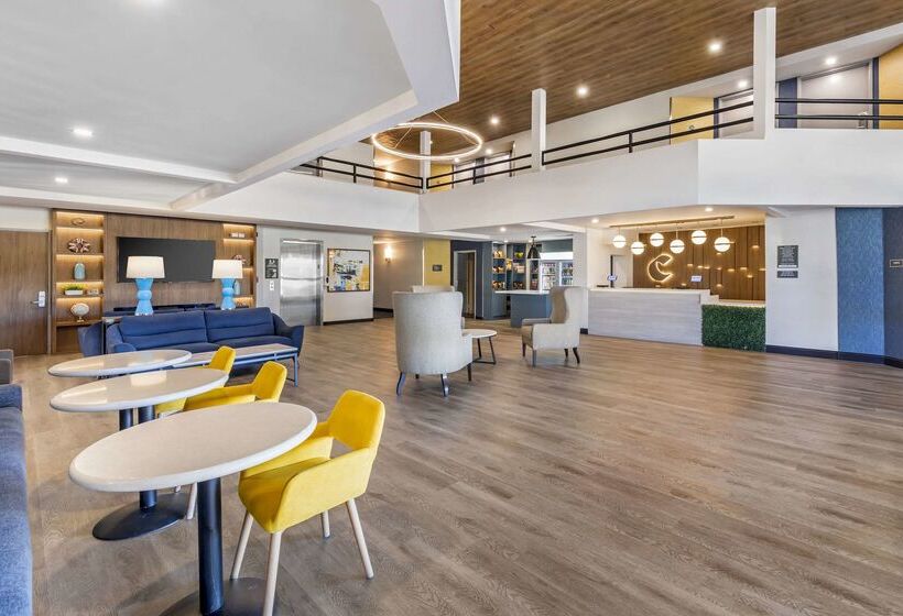 Отель Comfort Inn & Suites Irvine Spectrum