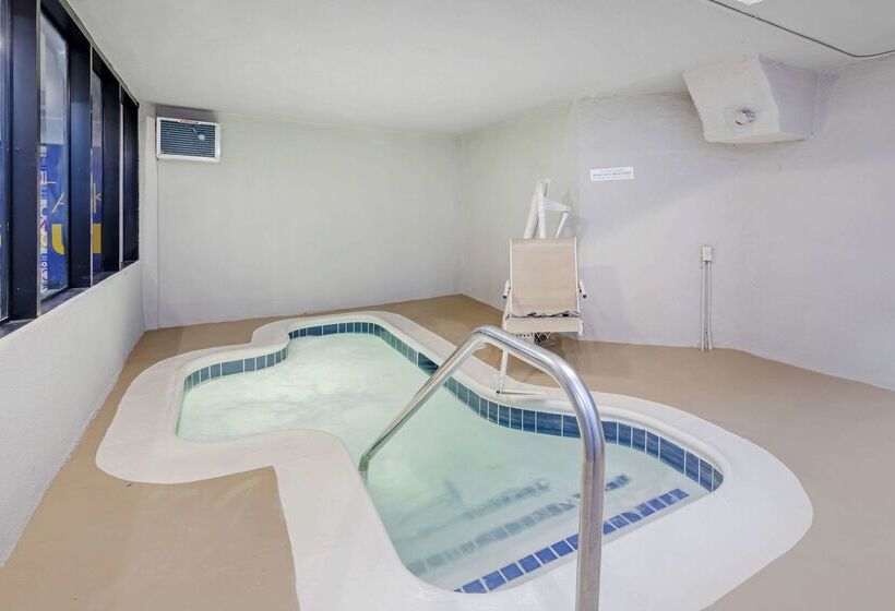 Отель Comfort Inn & Suites Irvine Spectrum