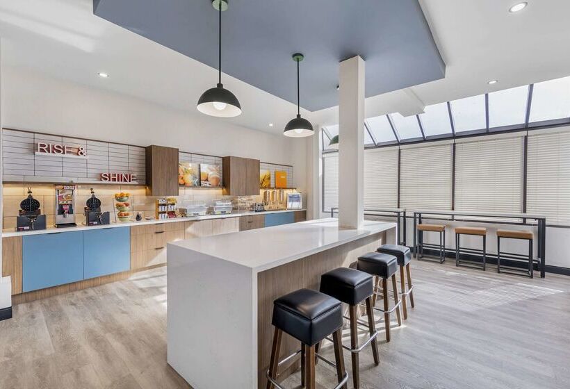 Отель Comfort Inn & Suites Irvine Spectrum