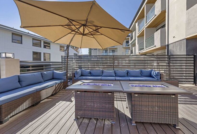 Отель Comfort Inn & Suites Irvine Spectrum