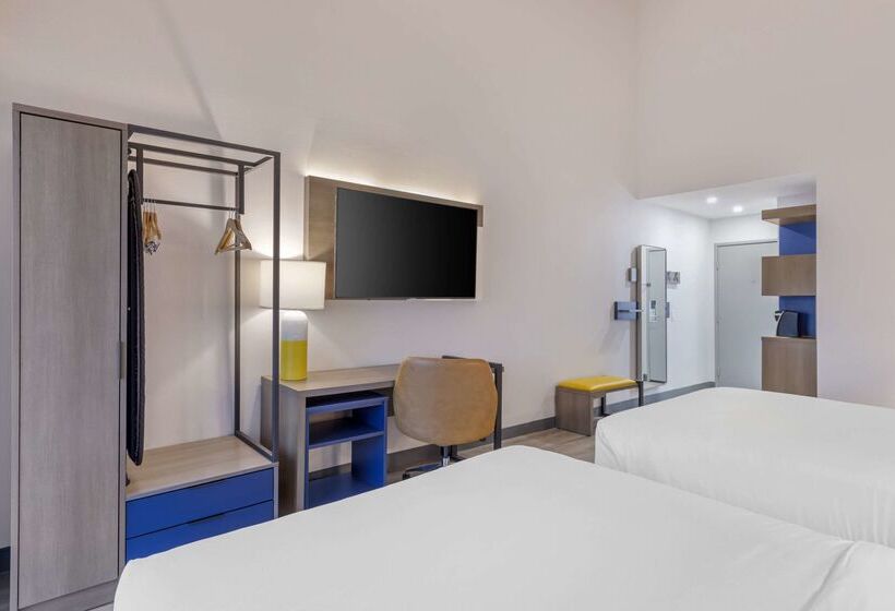 Отель Comfort Inn & Suites Irvine Spectrum