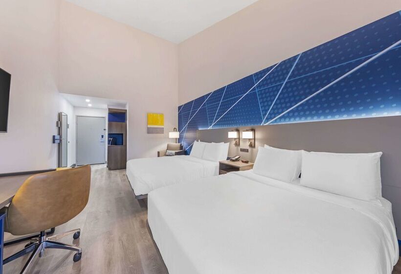 Отель Comfort Inn & Suites Irvine Spectrum