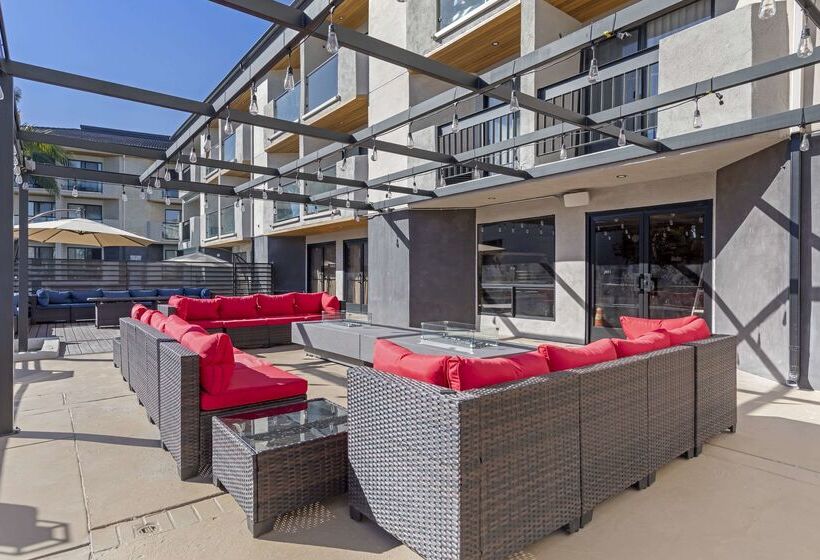 Отель Comfort Inn & Suites Irvine Spectrum