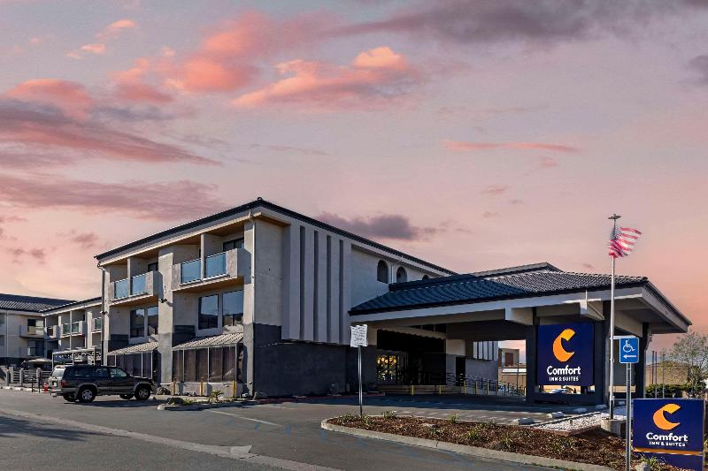 Отель Comfort Inn & Suites Irvine Spectrum