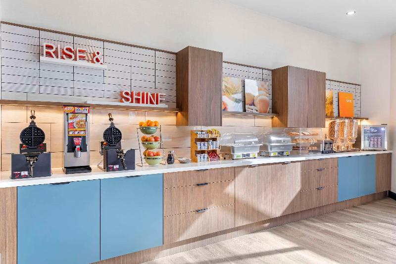 Отель Comfort Inn & Suites Irvine Spectrum