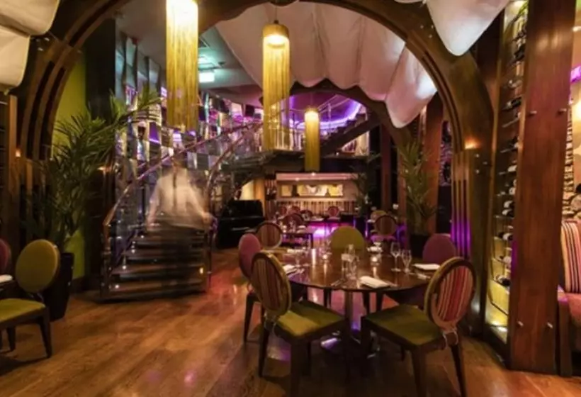 בית מלון כפרי The Ross