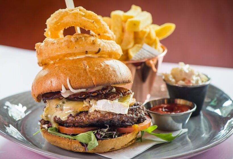 בית מלון כפרי The Ross