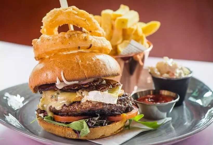 בית מלון כפרי The Ross