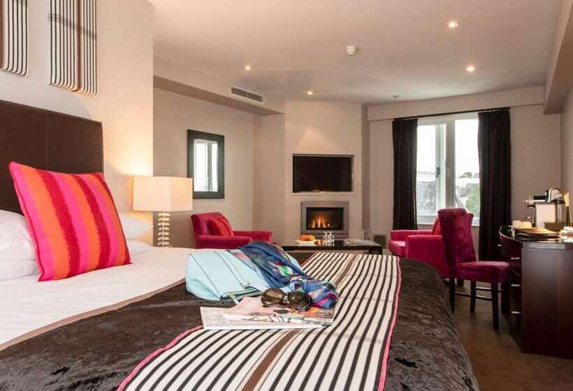 בית מלון כפרי The Ross