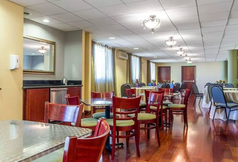 Отель Villa Montes