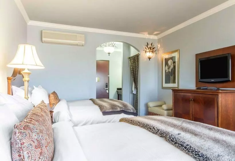 Отель Villa Montes