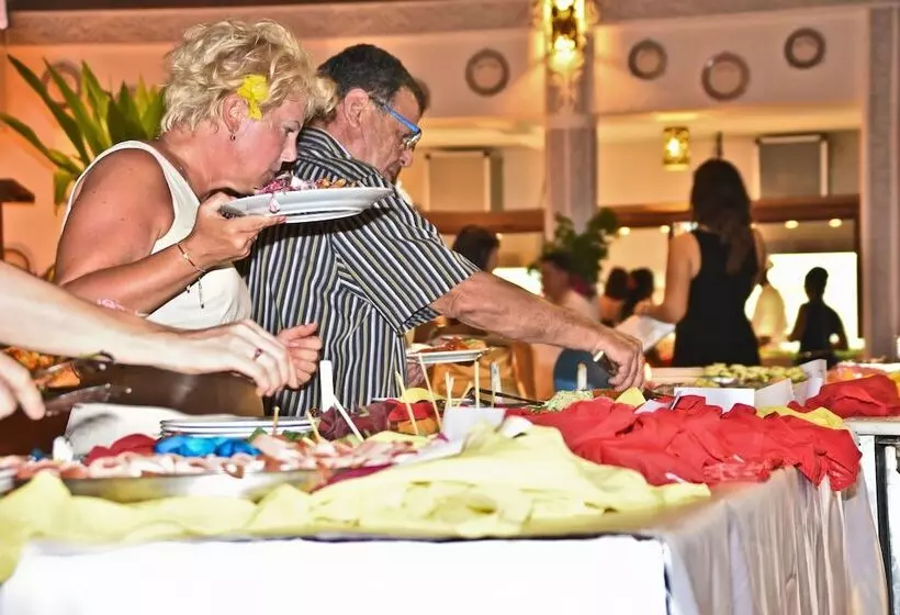 منتجع Jaz Adonia