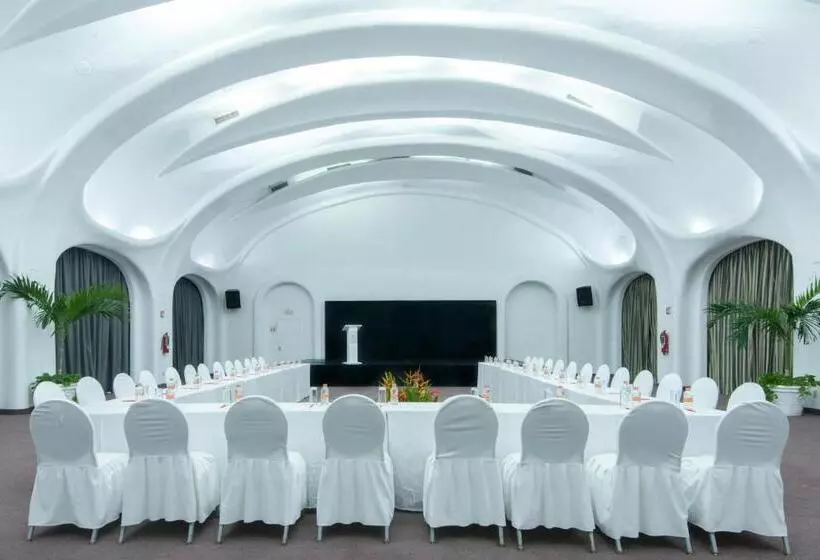 Курорт Las Hadas By Brisas