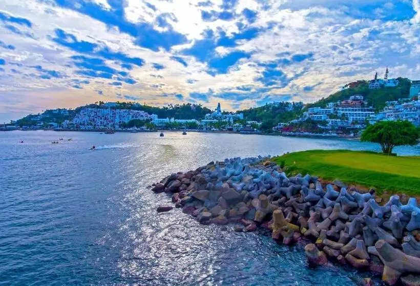 Курорт Las Hadas By Brisas