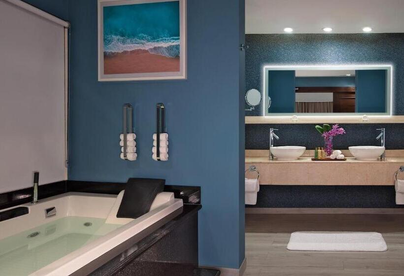 استراحتگاه Secrets St. James