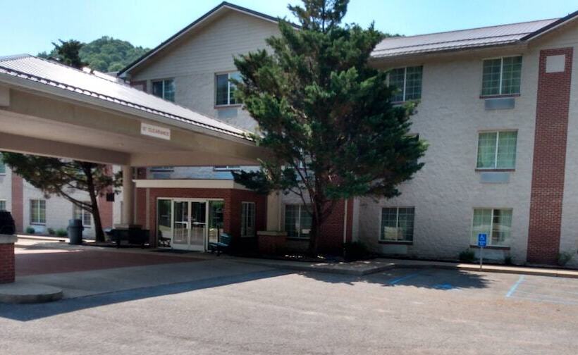 בית מלון כפרי The Glenville Inn